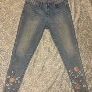 Sz 6 light blue ankle jeans with flower designs